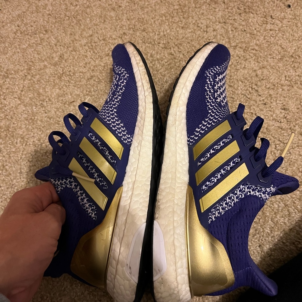 Men’s Adidas UltraBoost UW Huskies Purple/Gold Size 8. - Picture 13 of 13